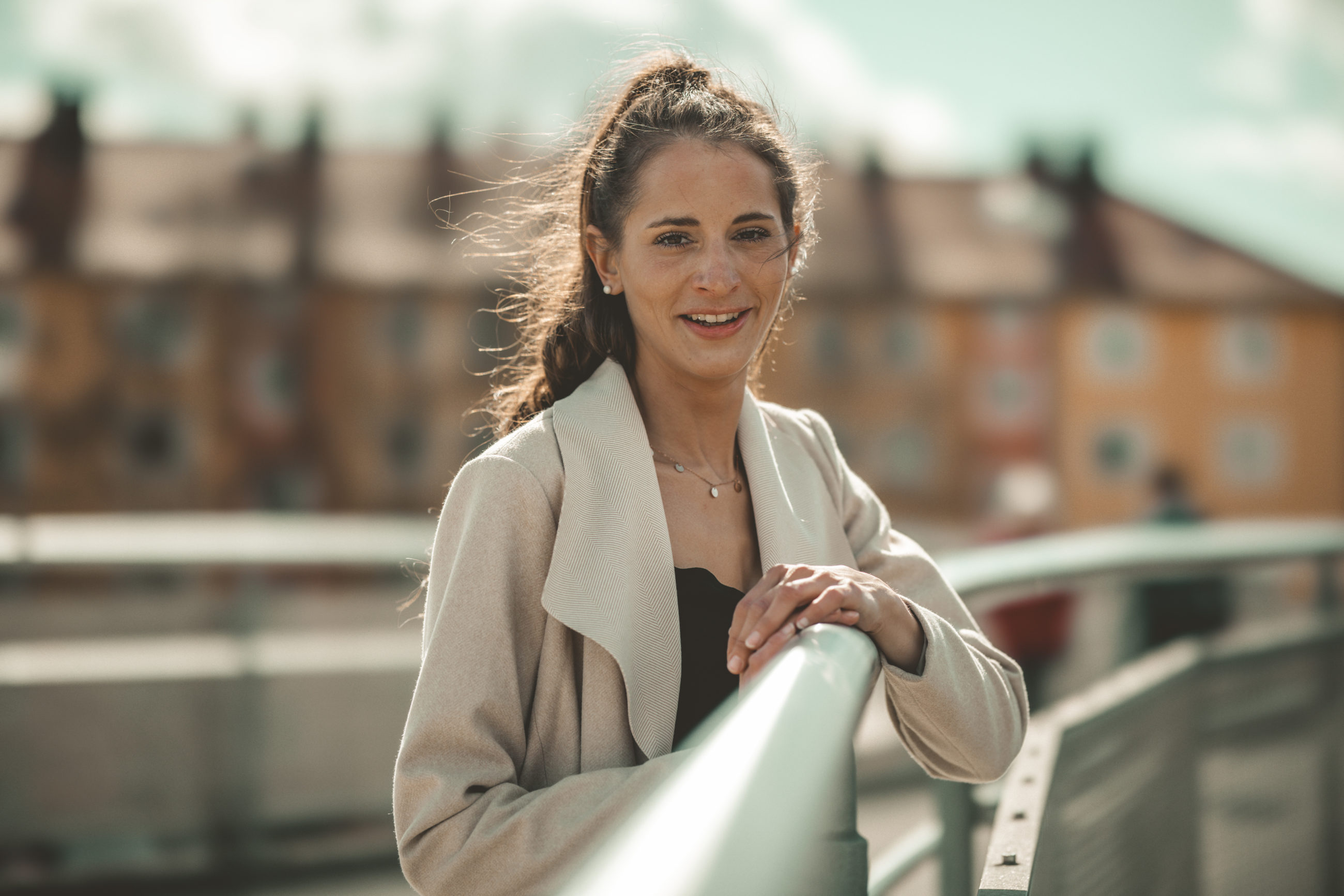 Portrait von Jeanny Leighton|Mehrere Studenten bei einer Notfallübung.